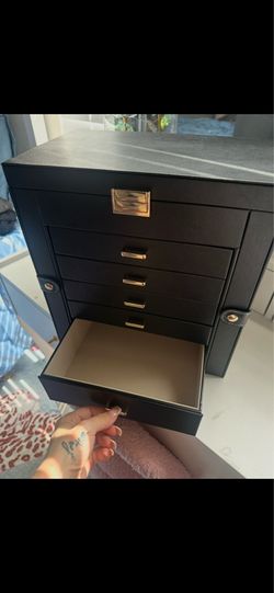 Jewelery case