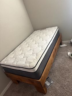 Bed/ dresser
