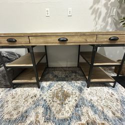 BRAND NEW DESK $100