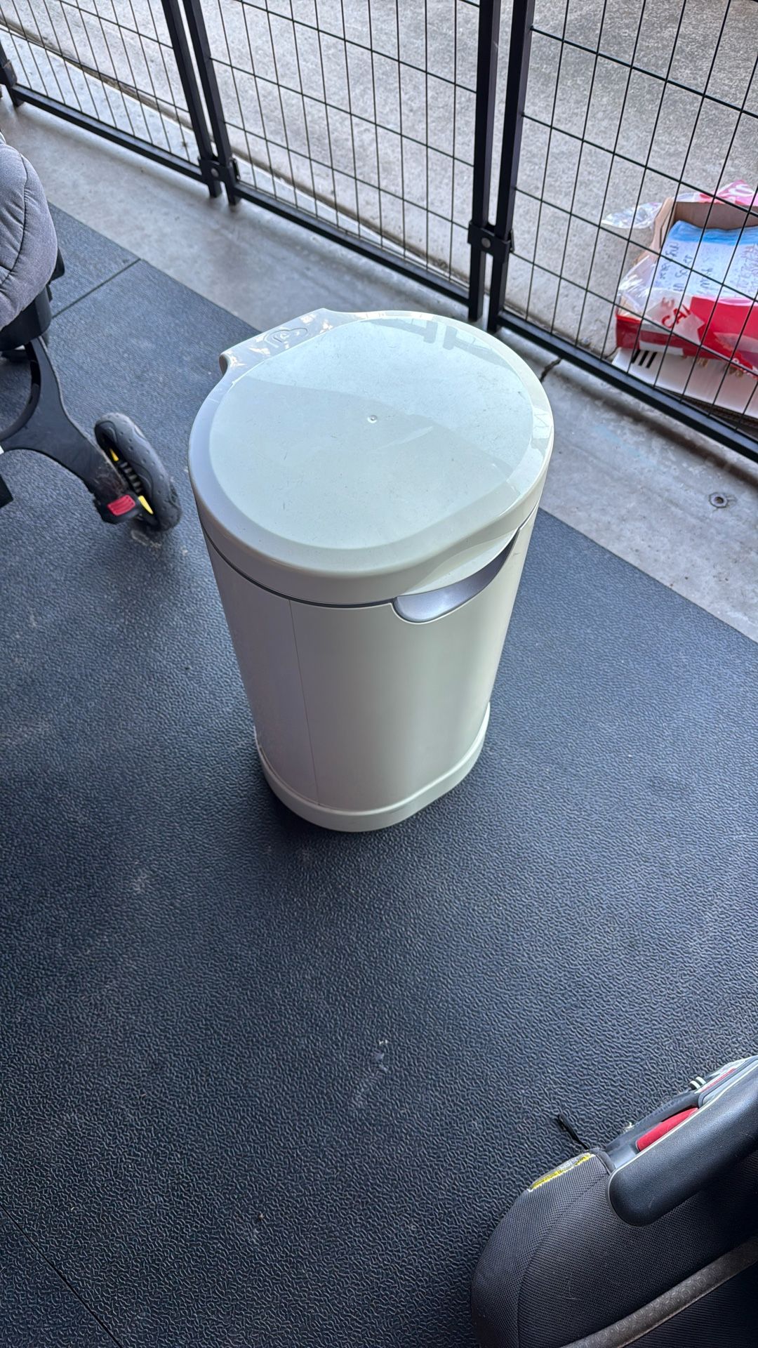 Munchkin Diaper Genie