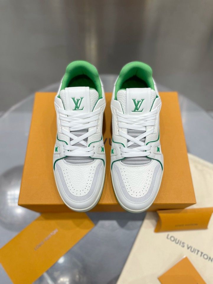 Louis Vuitton Men’s Sneaker With Box New