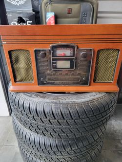 Crosley record player and cd