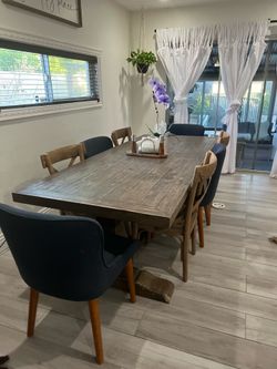 Dining room table / Comedor