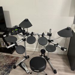 Yamaha DTX500 Electronic Drum Set of 9 Cables Chair and Drumsticks Bundle Used