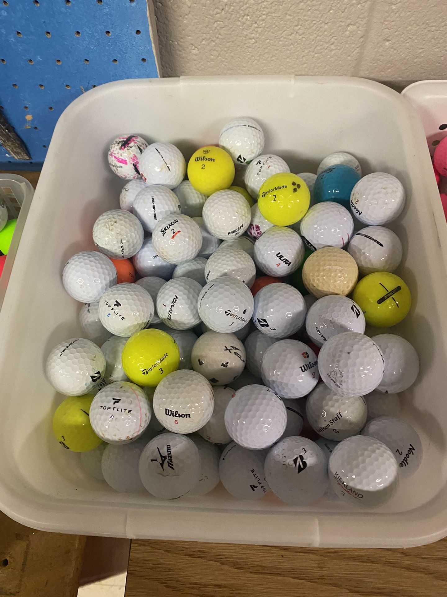 Golf balls. Lot Of 100