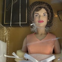 Franklin Mint Jackie Kennedy Vinyl Doll  New