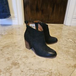 Women's Boots size 9