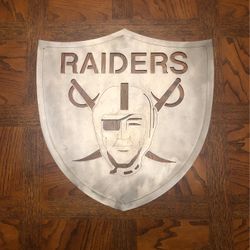 Raiders Sign