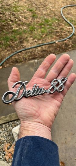 GM original vintage 1978 two 1988 Oldsmobile Delta 88 emblem