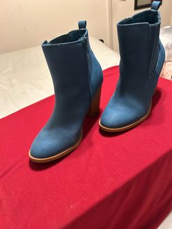 Shoes size 8