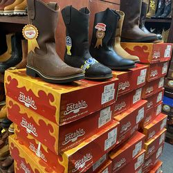 Gran variedad de botas de piel para trabajar marca Establo