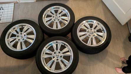 Set of 4 Polished Alloy Wheels with Tires