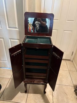 VINTAGE JEWELRY BOX $55
