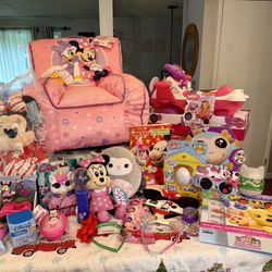 Brand New Little Girl’s Minnie Mouse Christmas Toy Bundle