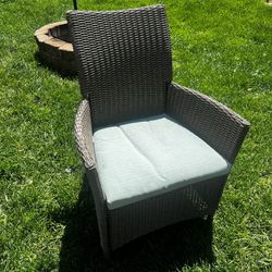 6 Wicker Chairs