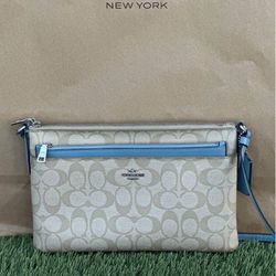 Coach East West Crossbody with Removable Pouch, used/Bolsa Coach Crossbody con Pouch. Firme