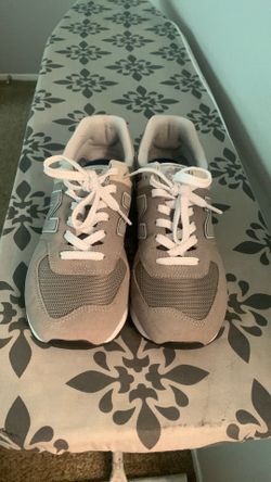 Size 9 women’s New Balance sneakers