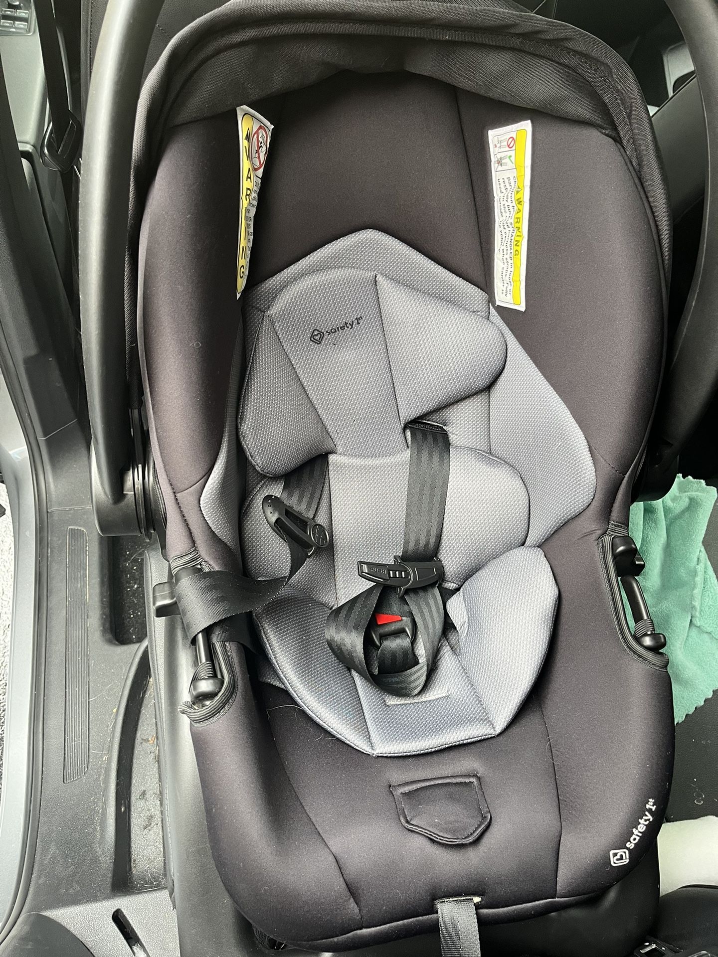 Safety 1st Car seat W/ Base