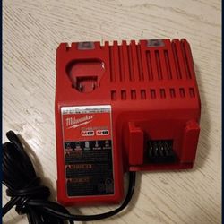 Milwaukee Charger M12 And M18