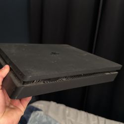 PS4 Slim 