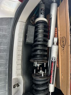Rough Country Tundra 2.5 inch lift kit shocks
