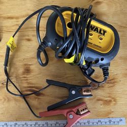 DeWalt 12 Volt Charger And Maintainer 
