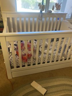 Baby Crib With Changing Table