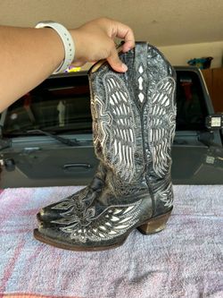Women’s cowgirl boots