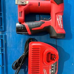 Milwaukee M12 23ga Pin Nailer Kit