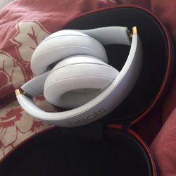 Apple Beats Studio3 Wireless Over‑Ear Headphones - White

