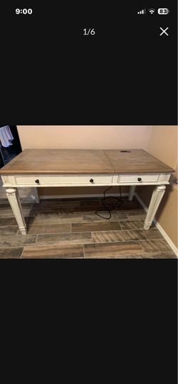 Ashley Lift top desk with outlet