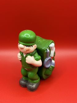 Ceramic salt and pepper shaker set titled 'Beetle Bailey' by Enesco