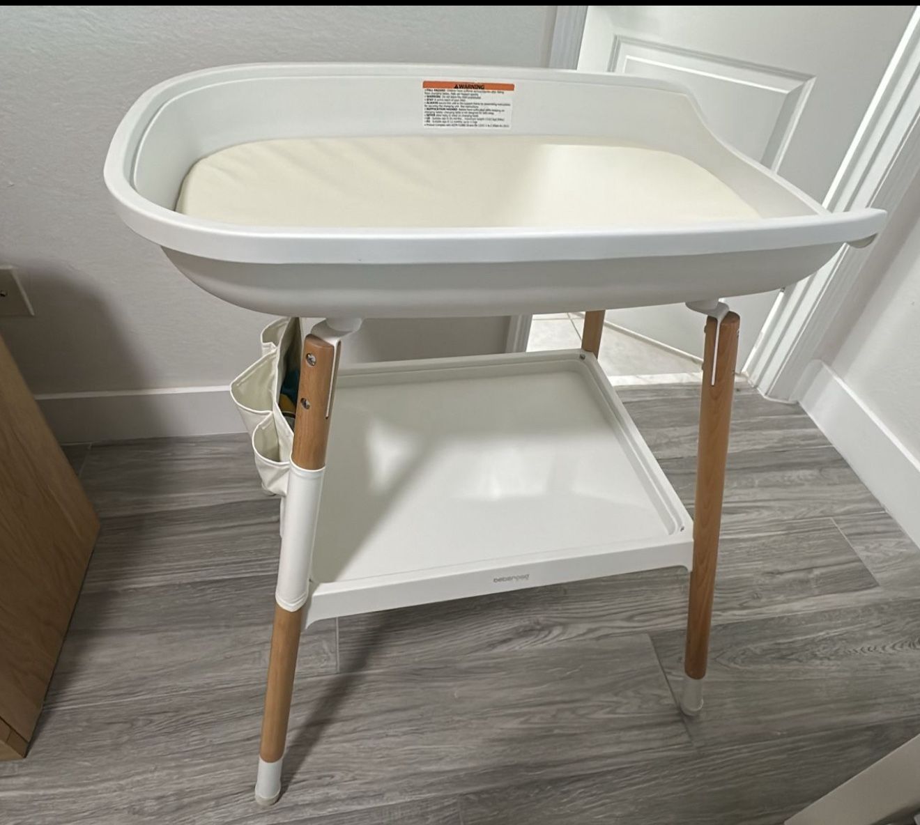 Changing Table/ Cambiador Bebe