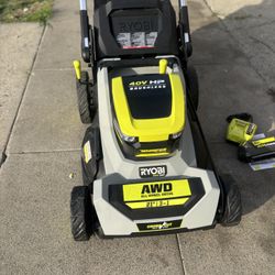 Podadora Rioby Batería De 6 Horas Y Cargador 4WD