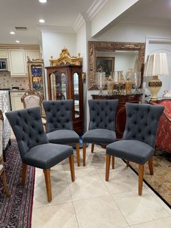 4 Beautiful Gray Tufted Dining Chairs🌷$60 Each