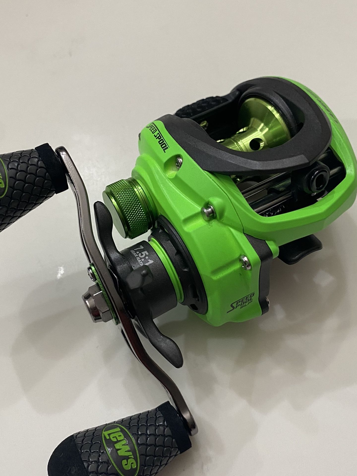 NEW Lew’s Laser TXS Speed Spool right hand baitcaster fishing reel