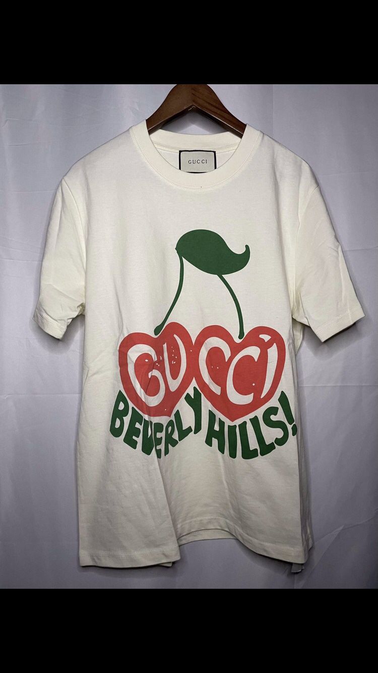 Rejse Giftig forgænger Gucci T Shirt Batch, Gucci Cherry, Gucci Strawberry, Gucci Balenciaga T  Shirts Men's Medium for Sale in Buffalo Grove, IL - OfferUp