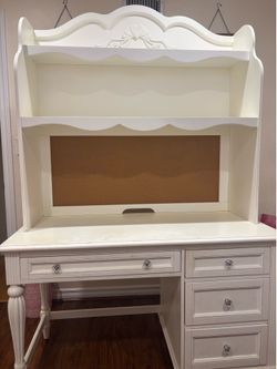 Girls Bedroom Vanity