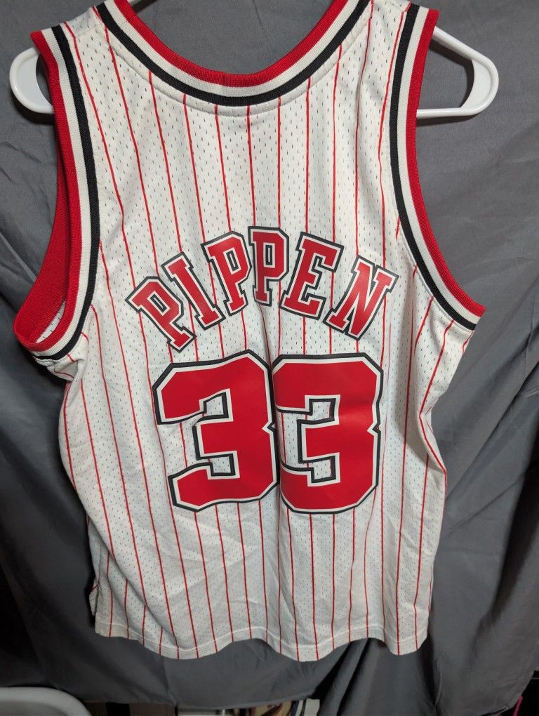 Scottie Pippen Men's Large Mitchell & Ness Swingman Chicago Bulls Jersey White