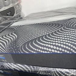 Queen Mattress Sealy Posturepedic 🦖