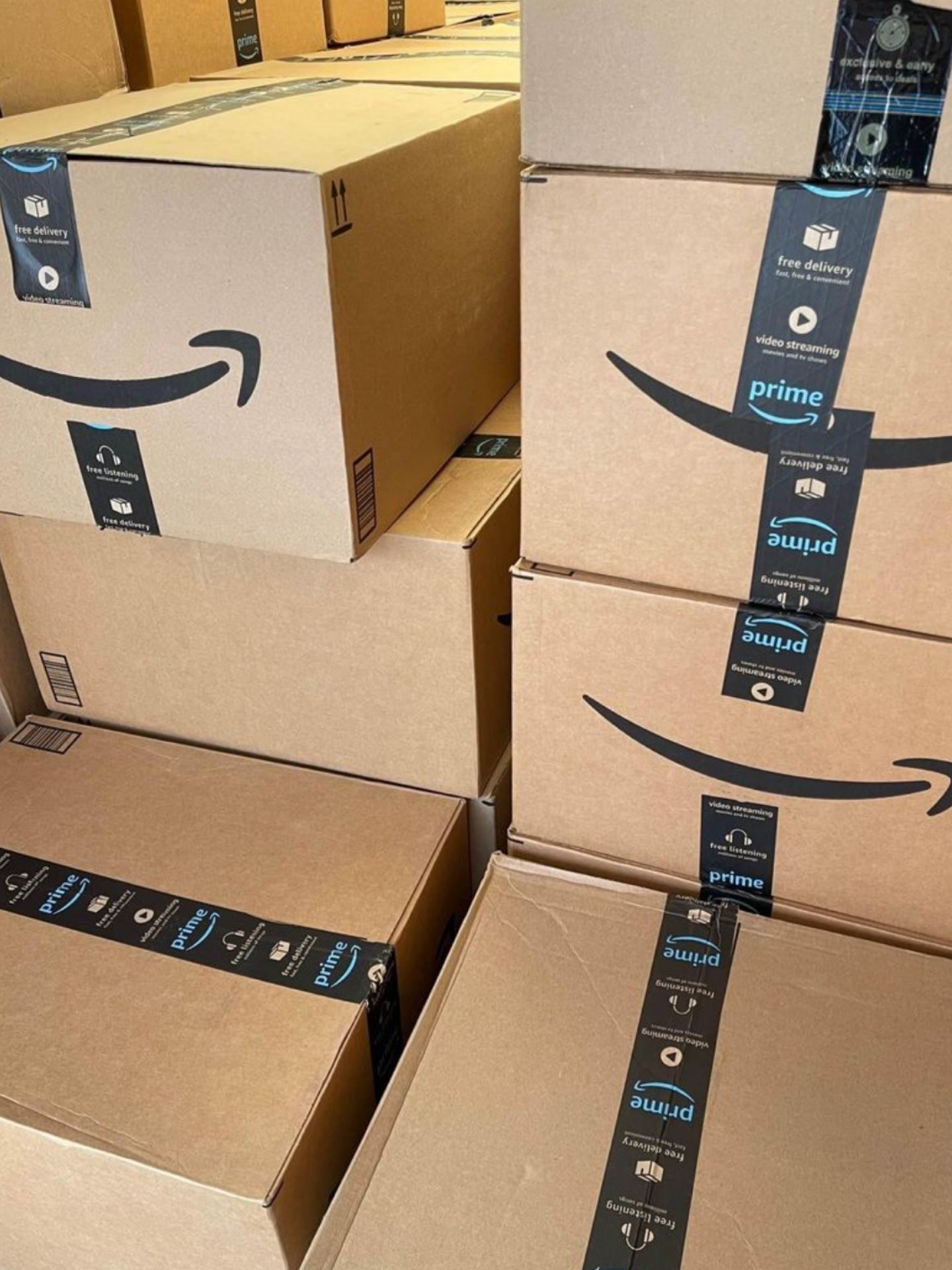 Mystery Amazon Box Gifts 10-20 Item Bundle Amazon Wholesale Liquidation Pallets