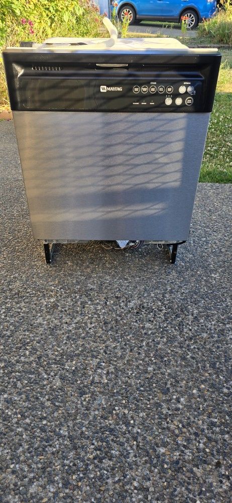 Whirlpool Dishwasher 24w) I Can Help You With Free Delivery Within 10 Miles Distance