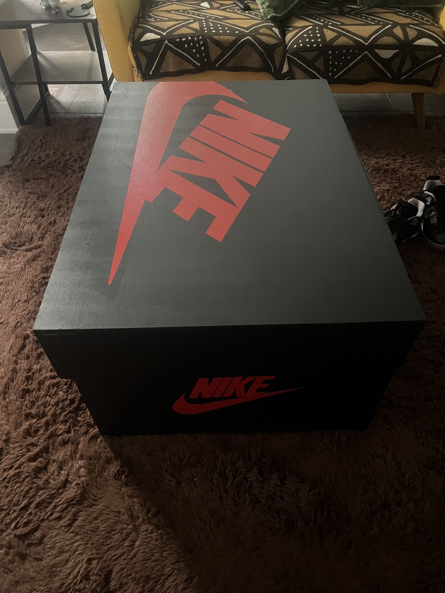 Nike Air Jordan 1 (Giant Sneaker Box)