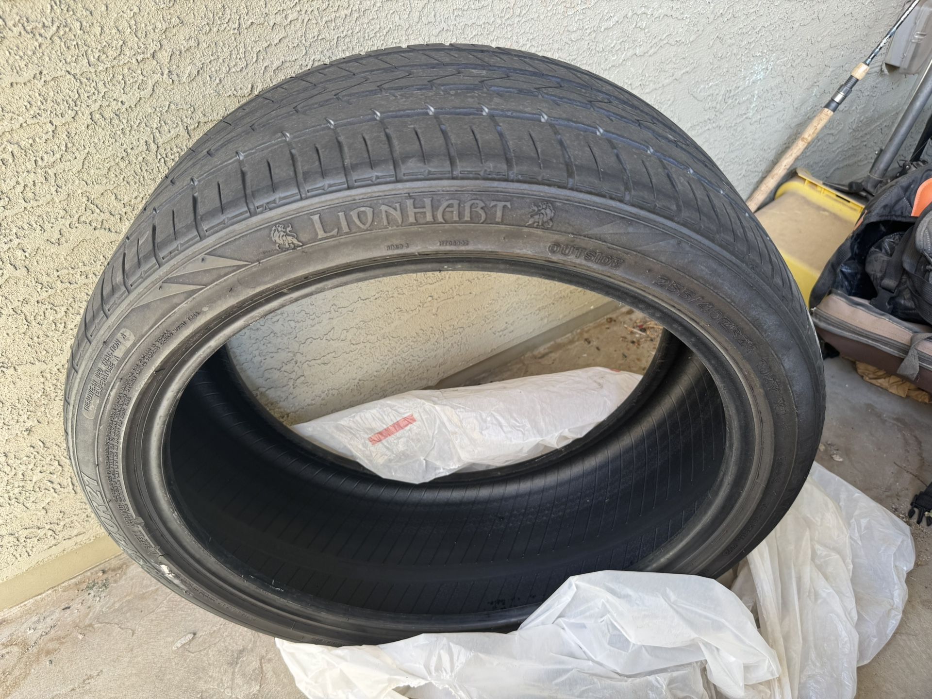 Used Lionheart 255/40/R21 tires