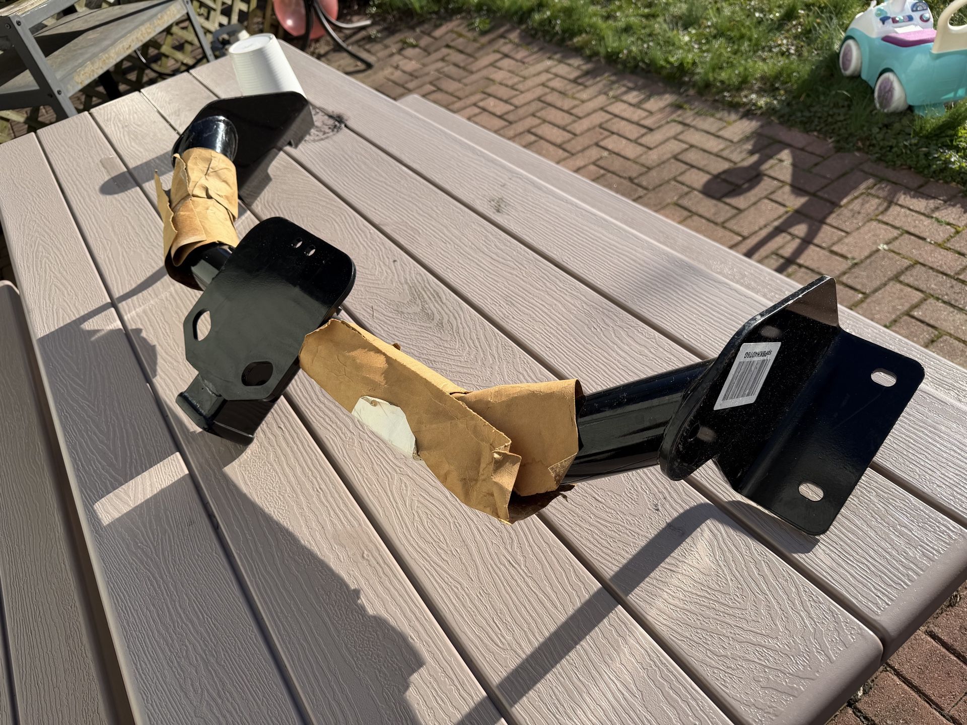 Curt trailer hitch black.