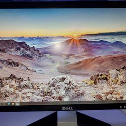 DESKTOP COMPUTER TV MONITOR. 21 INCHES. GREAT GRAPHICS. GREAT CONDITION 👍. FLIPS UP AND DOWN. AVAILABLE FOR FAIR OFFERS. SE HABLA ESPANOL. 