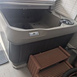 Aquaterra Spas Montara 25-Jet, 4-person Spa, Plug-N-Play