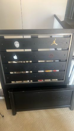 Kids twin bed