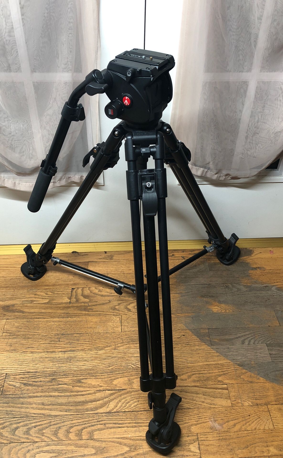 Manfrotto 351MVB2 Tripod with 503 HDV head for Sale in Inglewood, CA