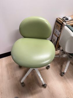 Professional Dental Operator Stool / Assistant Chair – Adjustable Rolling Chair – Excellent Condition